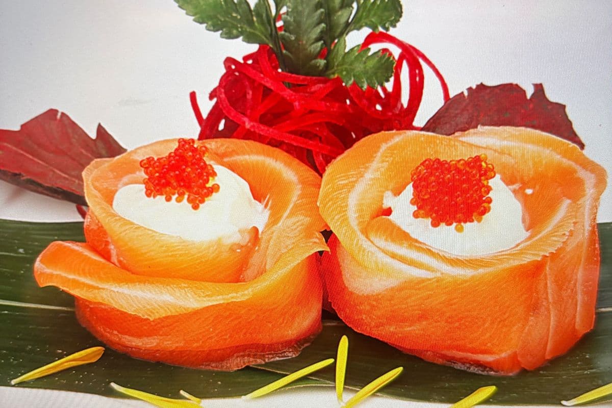 Salmon Roses Sushi (2 pcs)