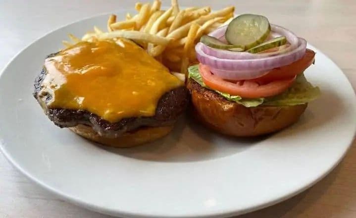 CLASSIC CHEESEBURGER