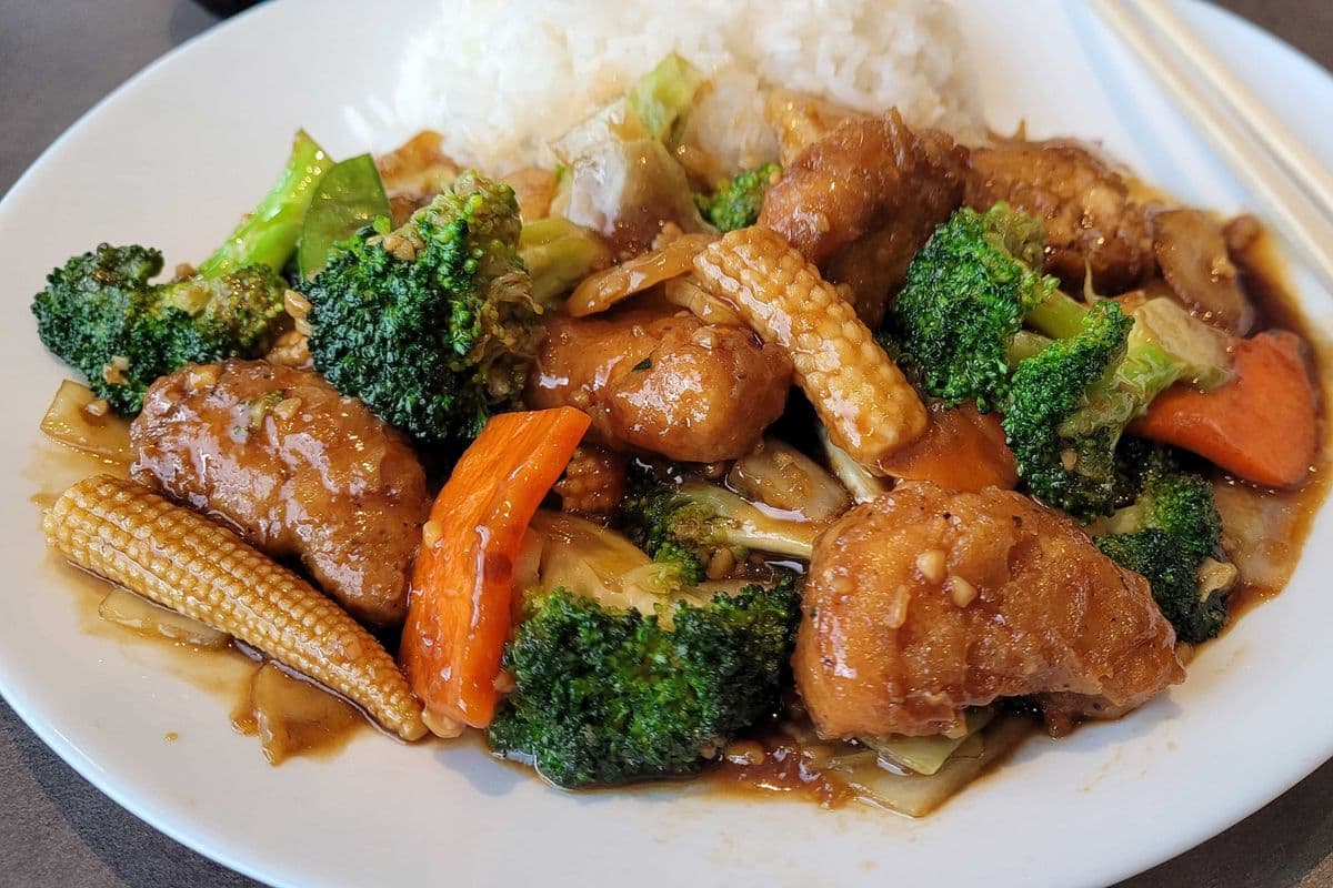 Vegan Chicken w/ Mixed Vegetables (16 oz.)