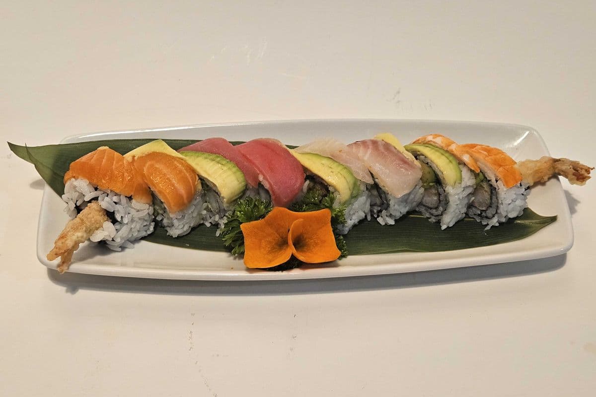 Rainbow Dragon Roll (8pcs)