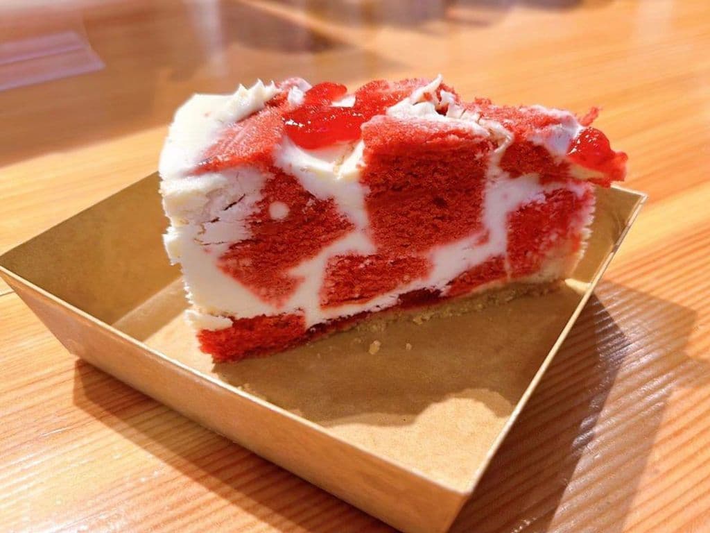Raspberry Greek Yogurt Cheesecake