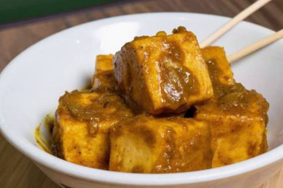 E2. Curry Fish Tofu 秘製咖哩魚肉豆腐 (6 pcs)