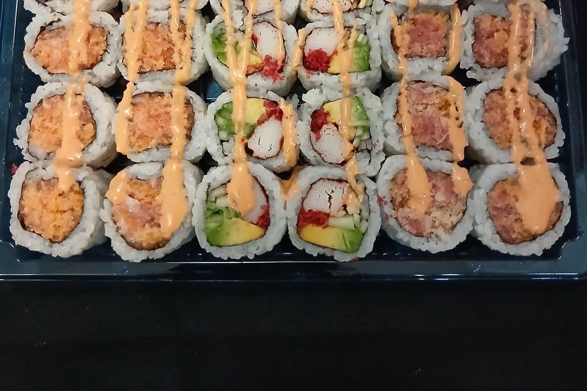 Spicy Maki Trio Combo (520 Cal)