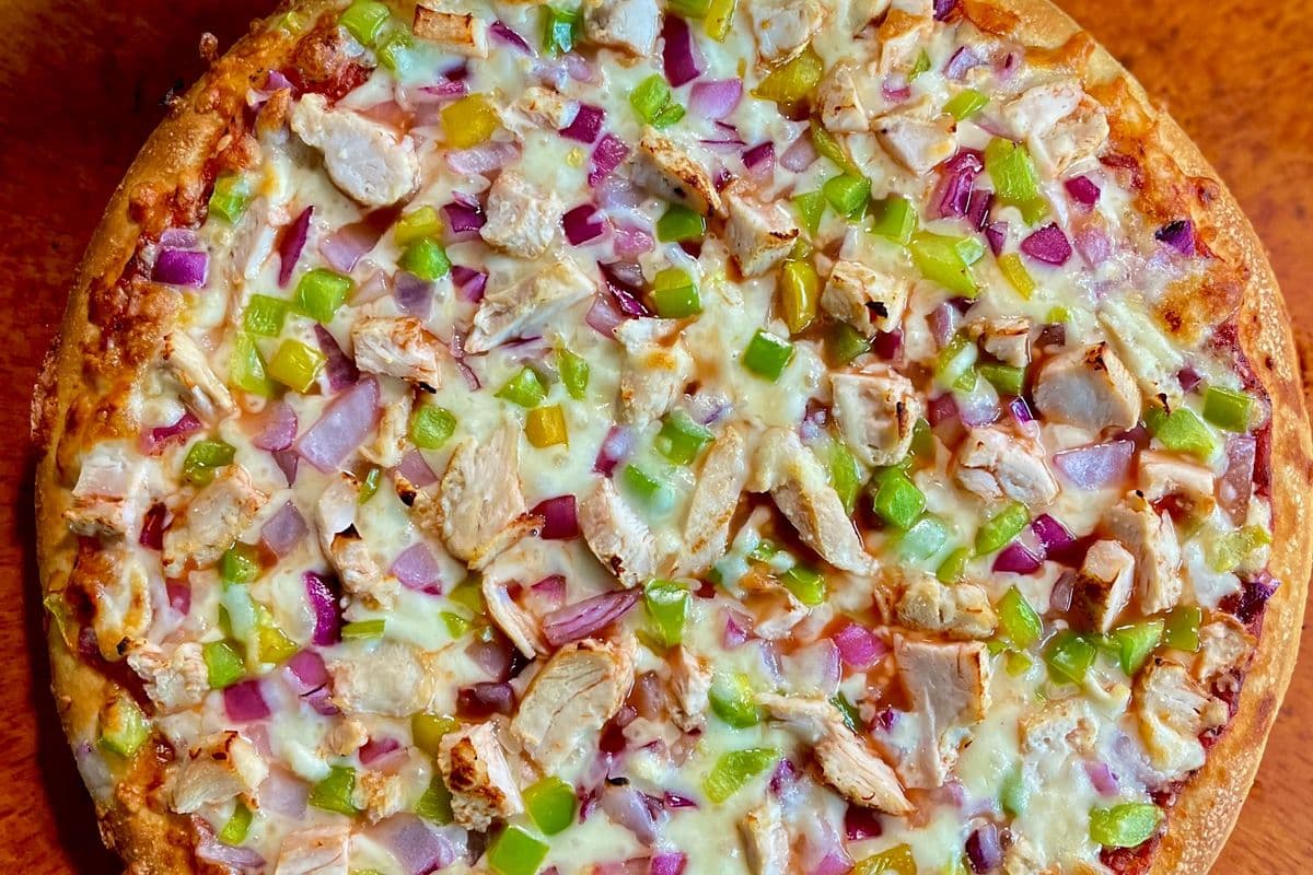 14" Large Chicken Deluxe Pizza