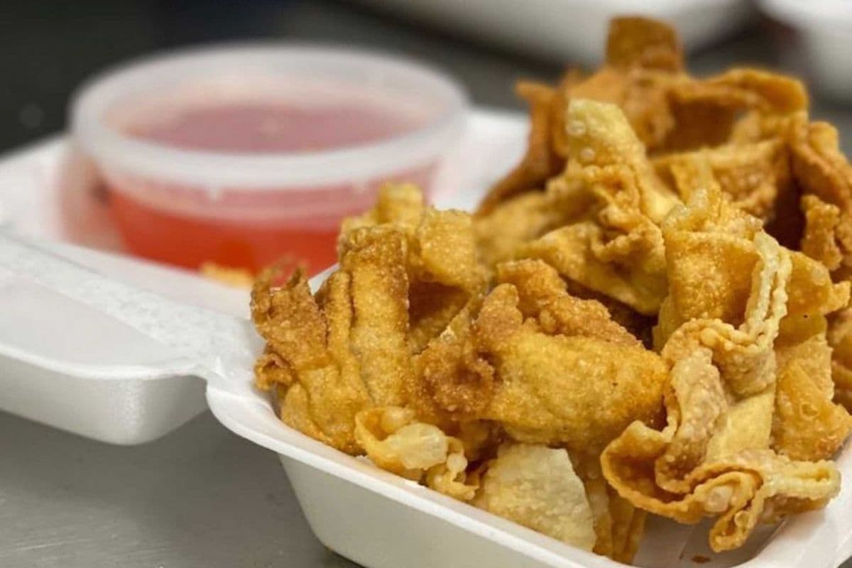 Deep-Fried Wontons and Sauce