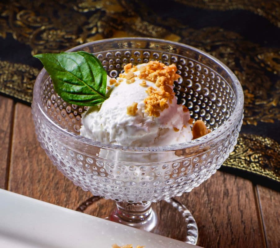 Coconut Ice Cream / Crème Glacée À La Noix De Coco