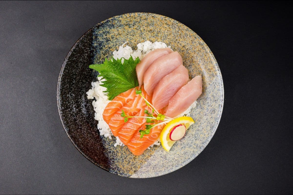 Tuna & Salmon Donburi (8 Pieces)