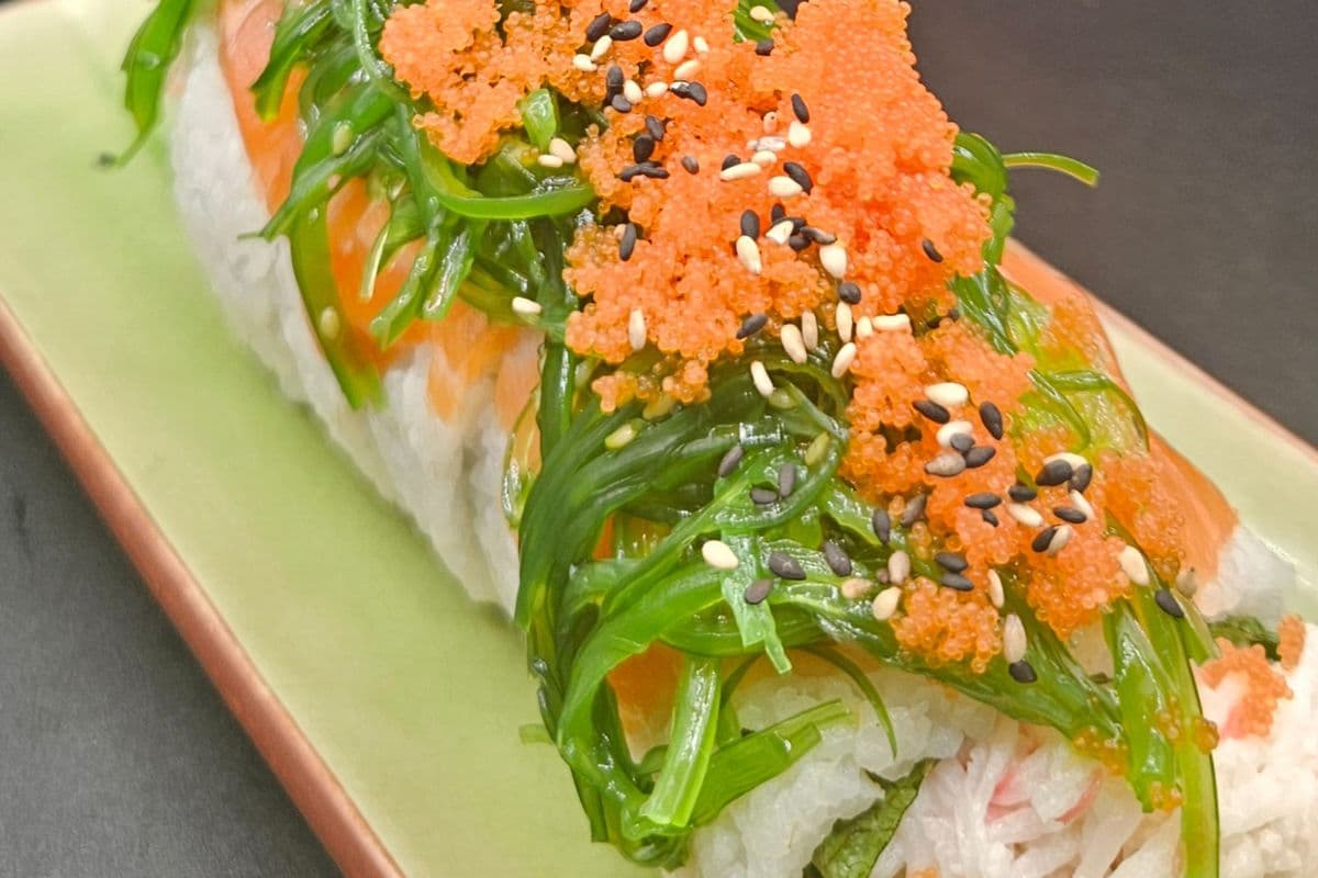 Salmon Mania Roll (6 pcs)