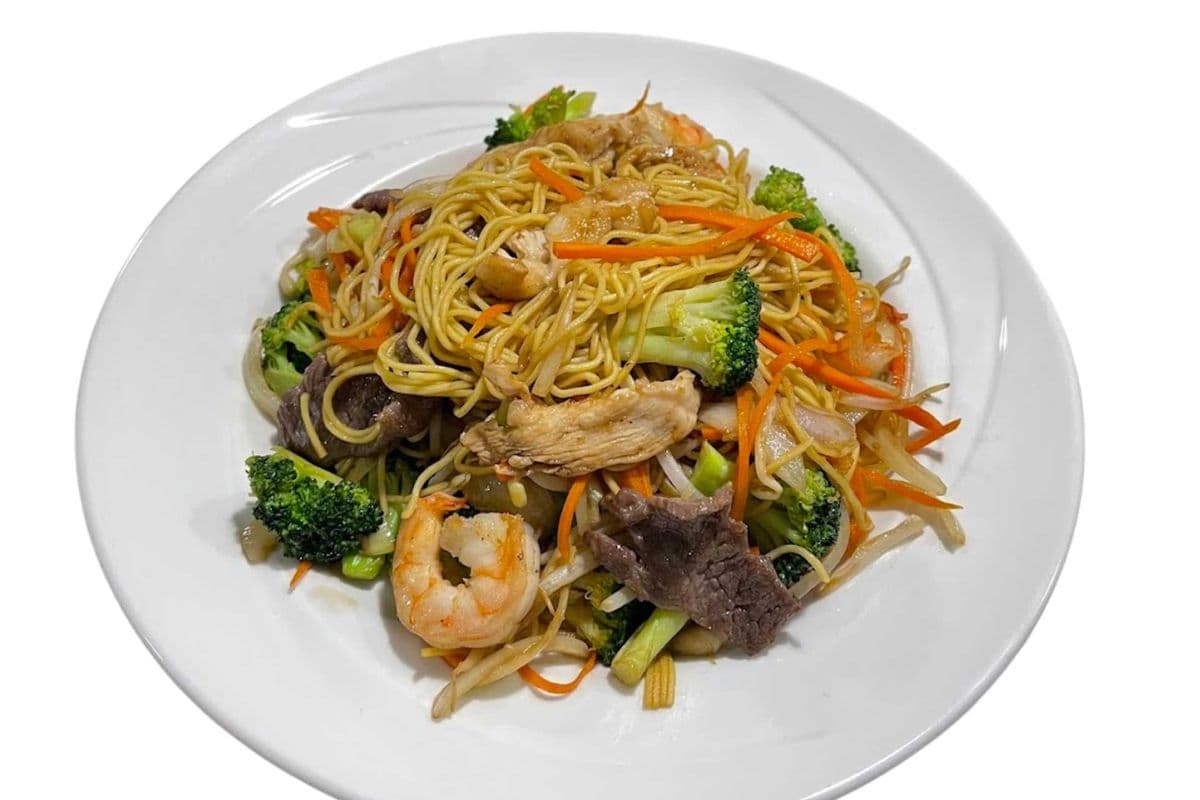 S3A. Special Cantonese Chow Mein (Chicken, Beef, and Shrimp)