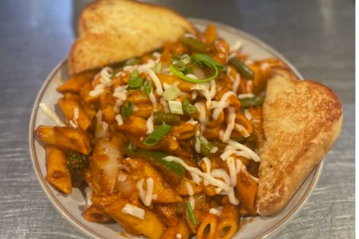 Red Sauce Pasta + Garlic Bread