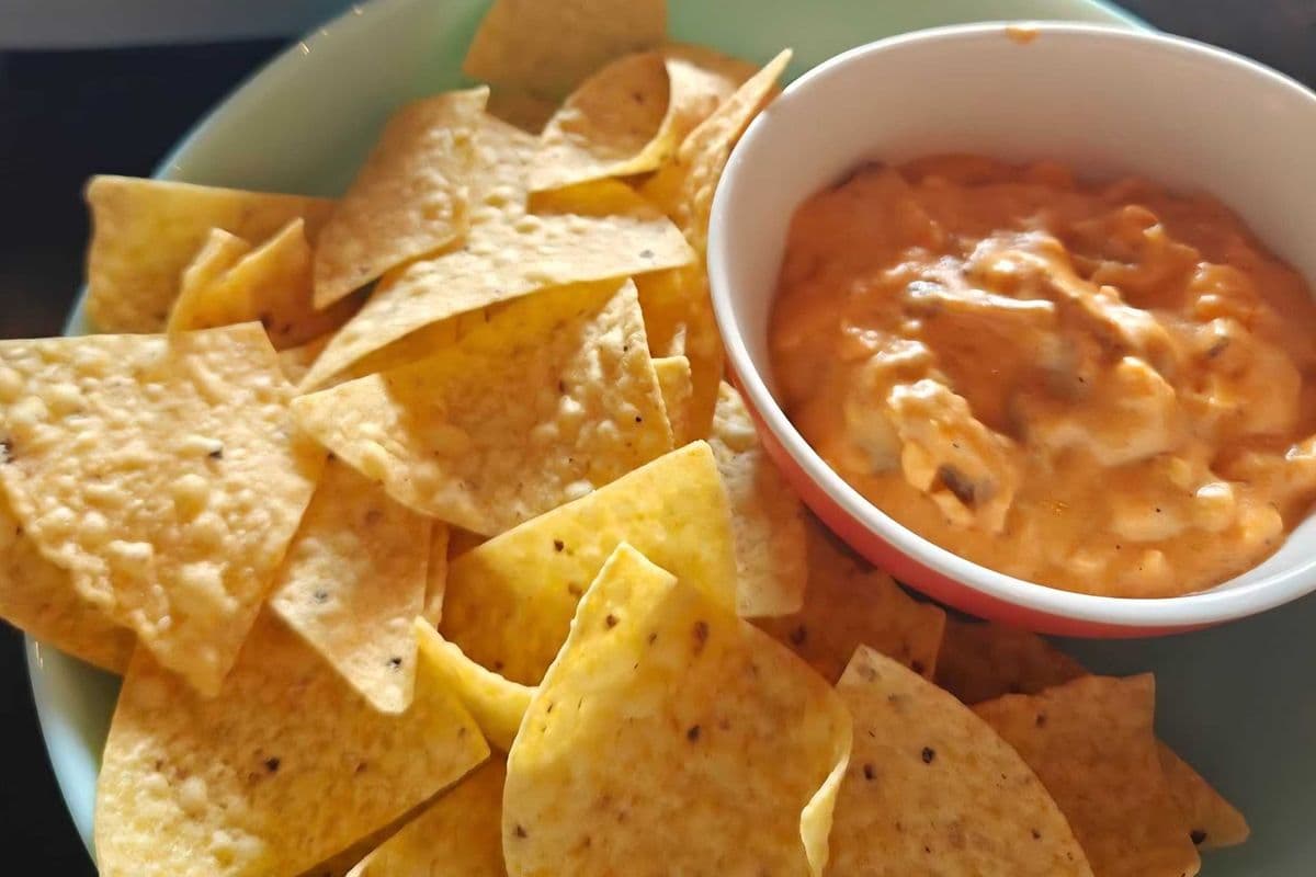 Jerk con Queso Dip n Chips