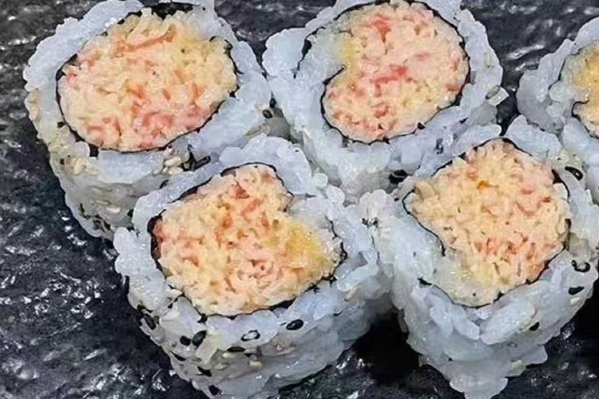 R17. Spicy Crabmeat Crispy Roll 辣蟹⾁卷