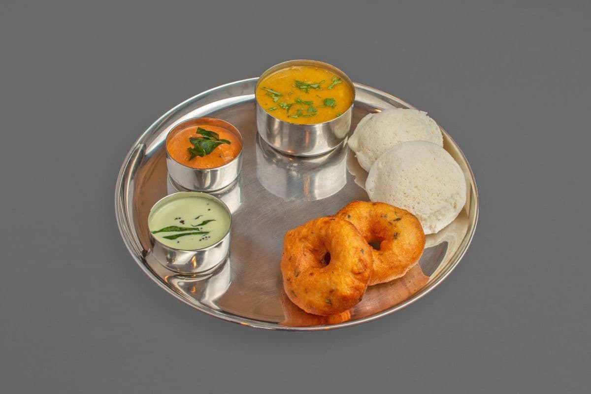 Idly (2 pcs) Vada (2 pcs) Combo