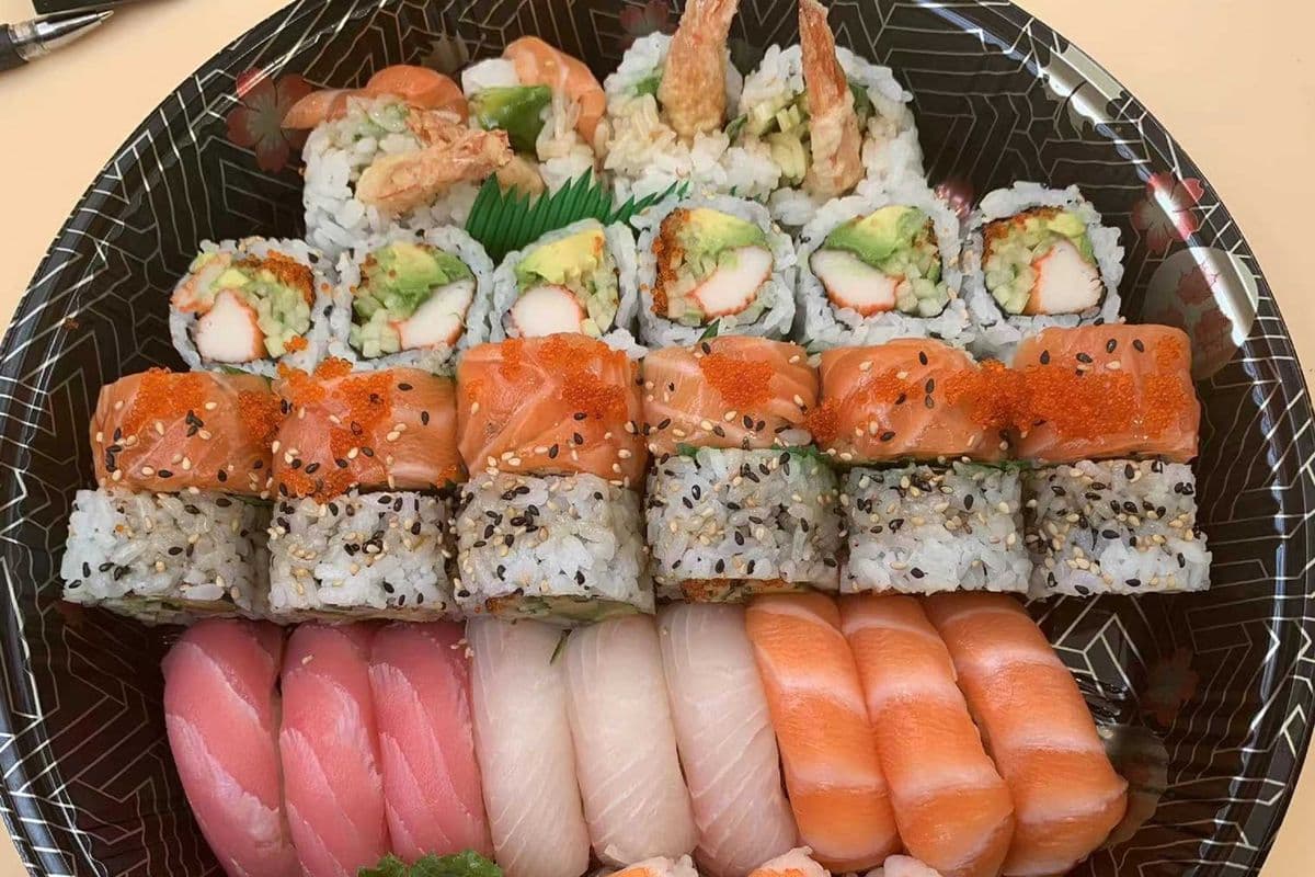 F19. Sashimi Sushi Maki Party Tray (70 pcs)
