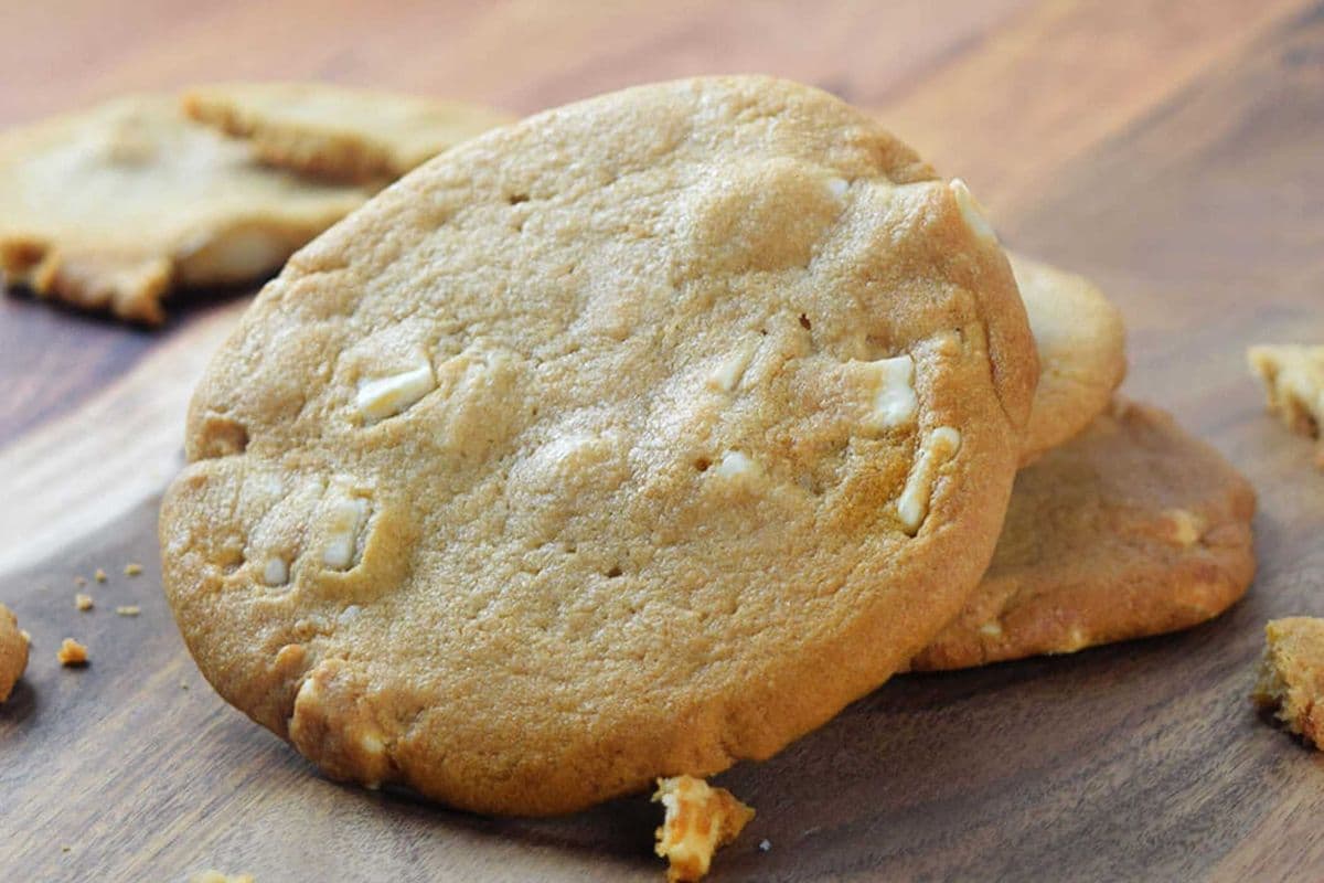 White Chocolate Macadamia Nut Cookie