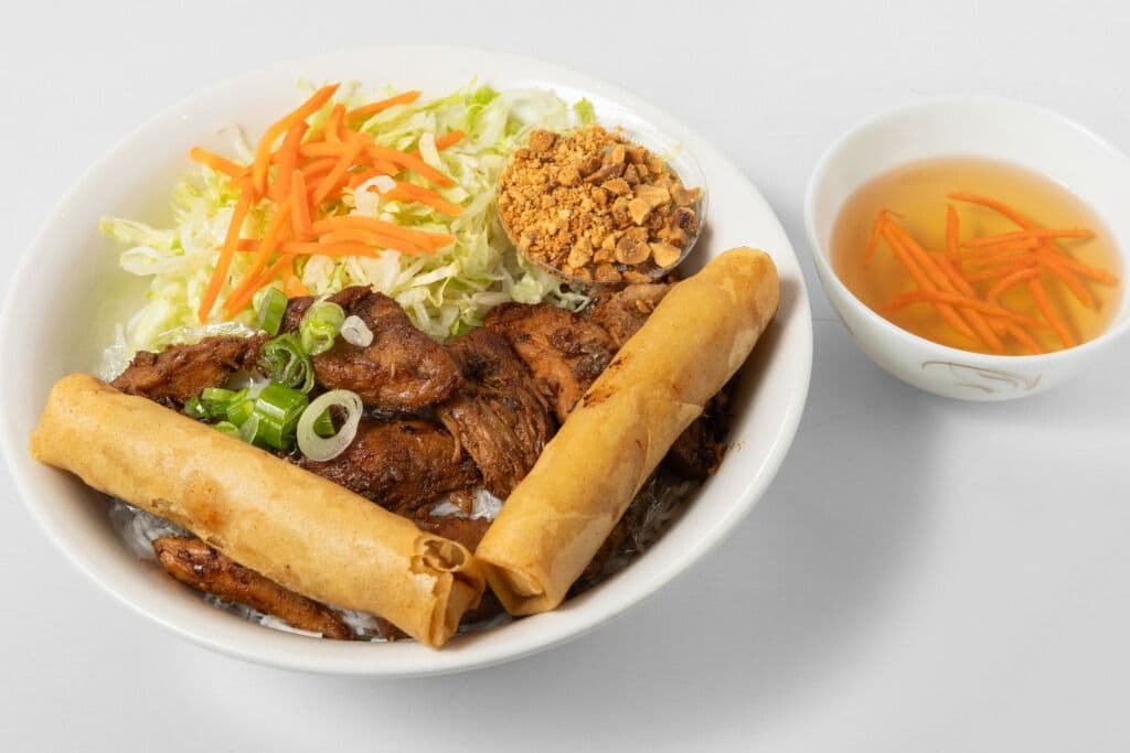 V8. Grilled Chicken and Spring Rolls (2 pcs) on Rice Vermicelli