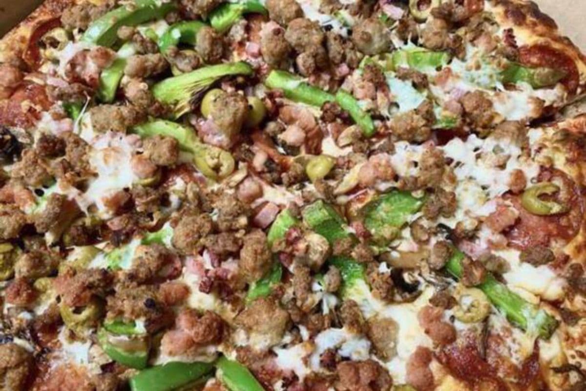 Large Mr. Reginos Pizza