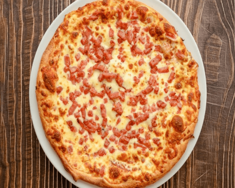 Large pizza Québécoise