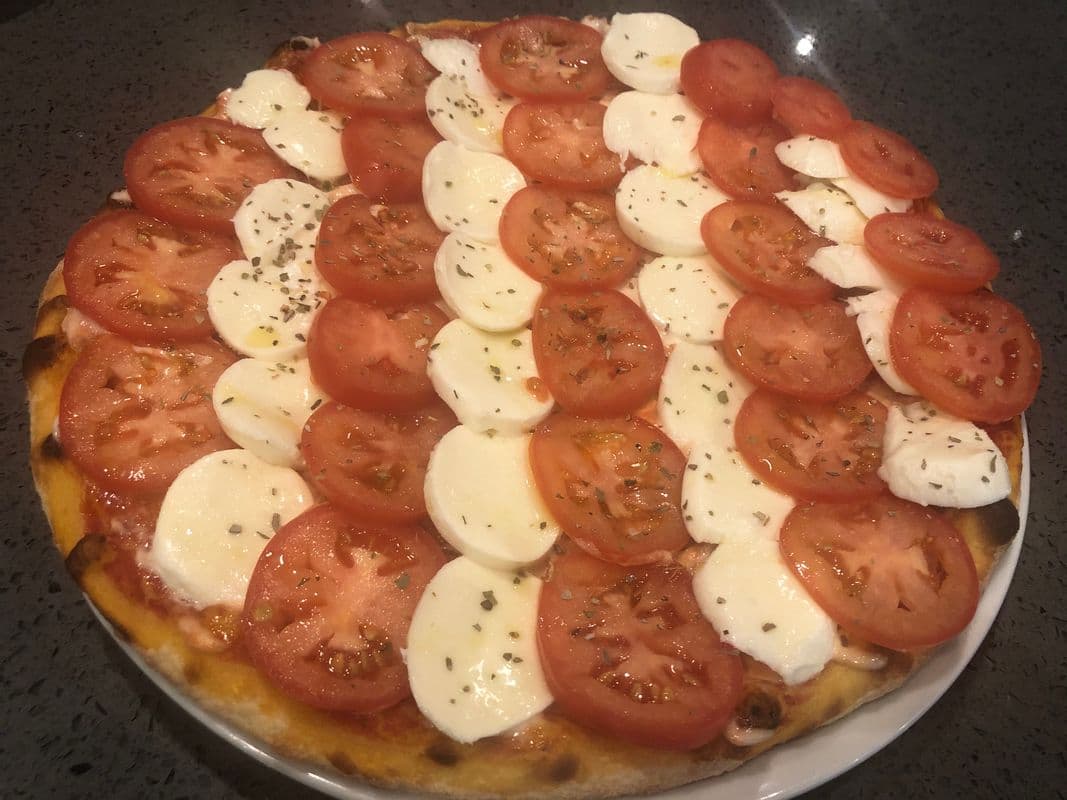 16" Caprese Pizza