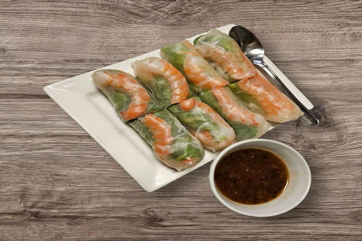1. Salad Rolls (4 pcs)