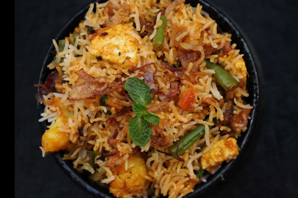 Paneer Biryani with Pop or Badam Milk (24 oz)