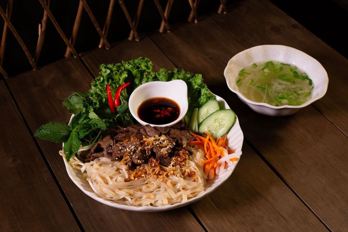Brothless Pho with Sauteed Beef - Pho Bo Tron