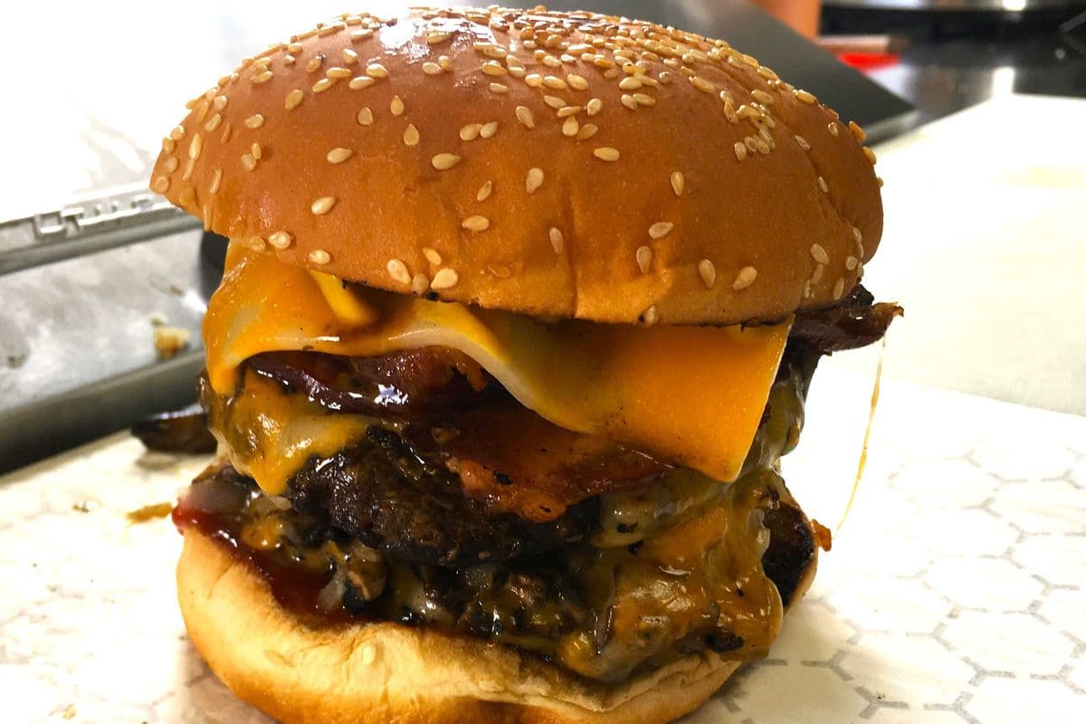 Scotty's Main Event Burger (6 oz)