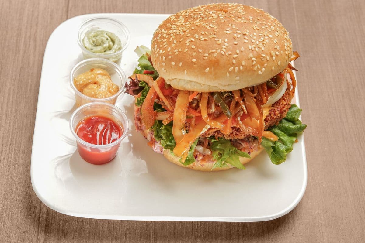 Juicy Chilli Paneer Burger