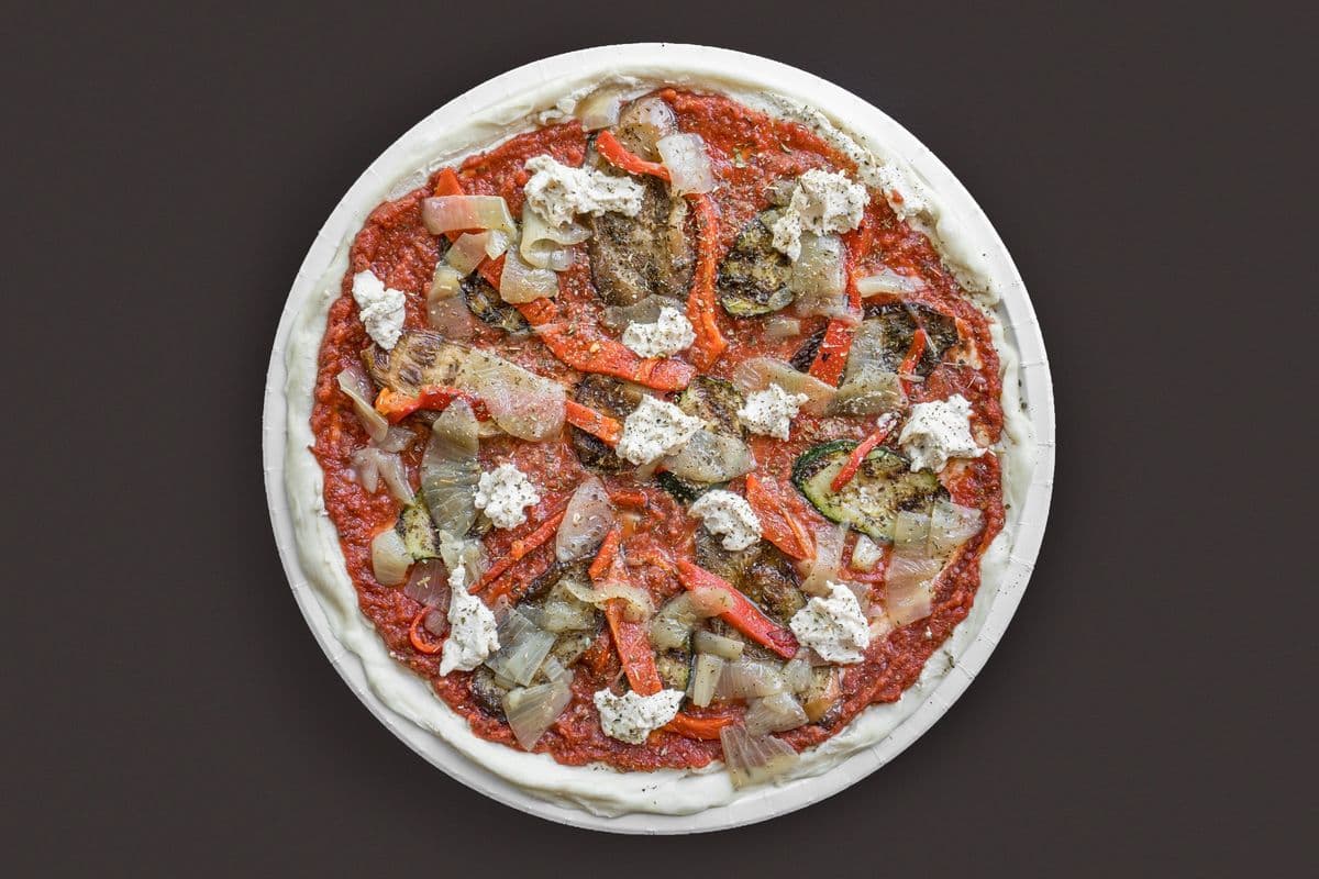 Pizza moyenne végétalienne 12" aux légumes grillés / Medium 12" Vegan Grilled Vegetable Pizza