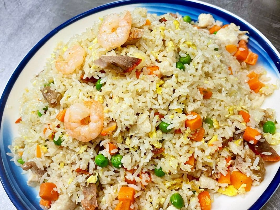 26. Deluxe Fried Rice杨饭