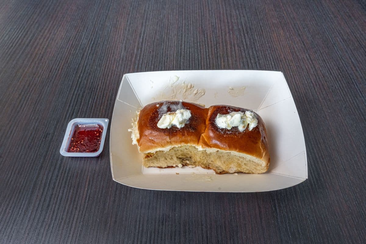 Bun Maska and Jam (2 pcs)