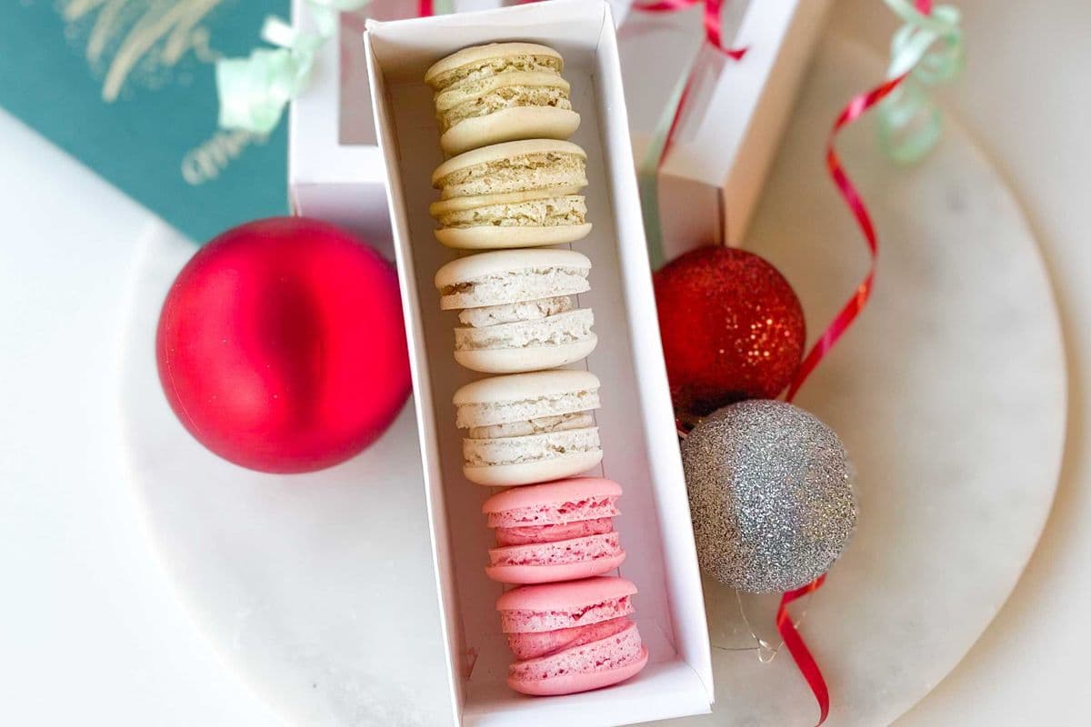 Boîte de 6 macarons - Box of 6 Macarons (25g per macaron) (105 Cal)