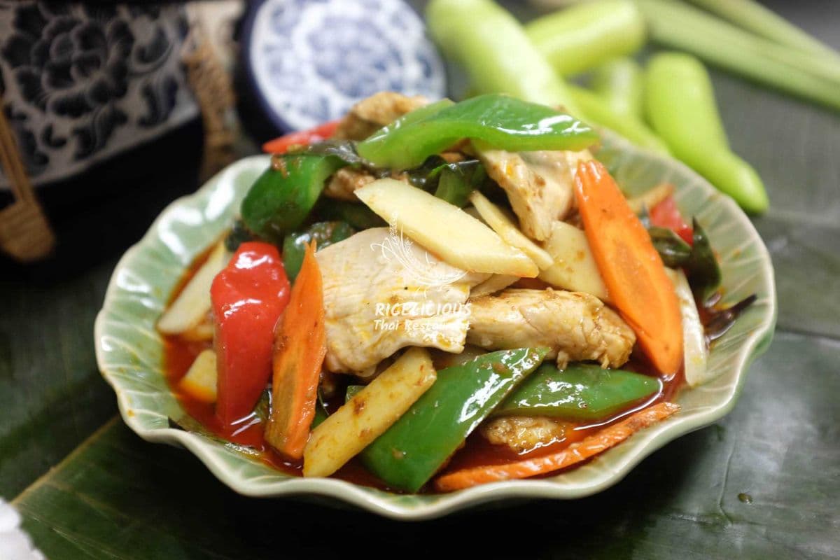 W7. Spicy Sauce (Pad Ped)