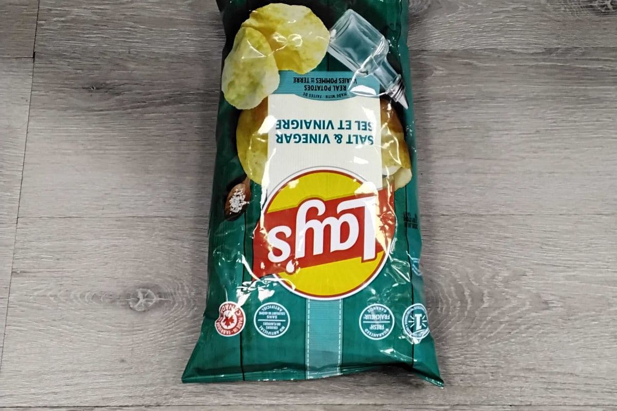 Lay's Salt and Vinegar Family Size 220g