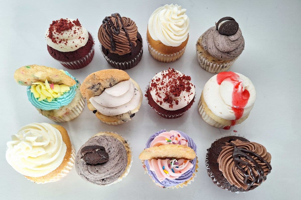 Assorted Cupcakes (12 Pcs)