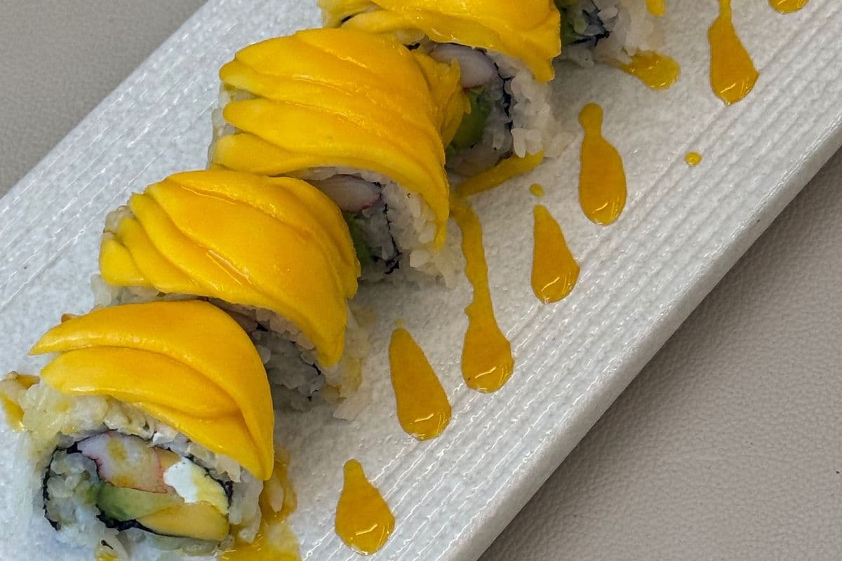Mango passion roll (8 Pcs)
