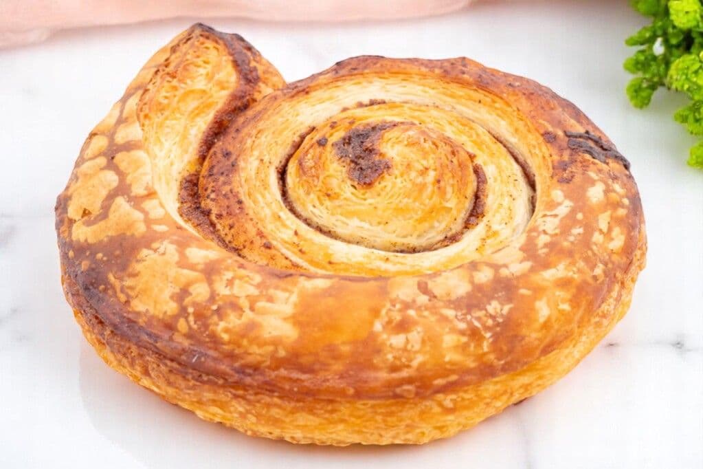 CROISSANT - CINNAMON ROLL
