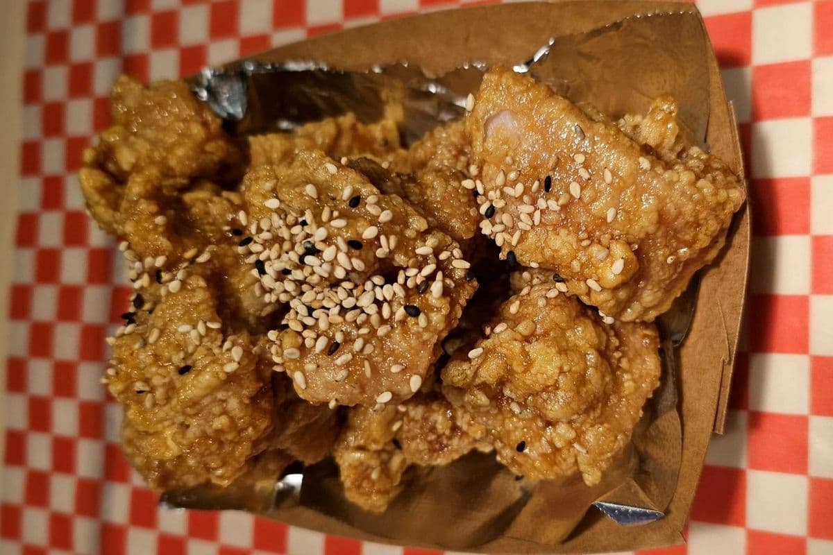 Poulet Frit Avec Sauce Soja à l’ail (sans-os)/Garlic Soy Sauce Chicken(boneless) (10mcx)