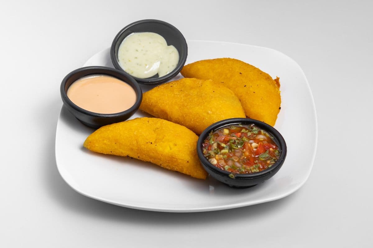 Empanadas De Carne, Pollo Y Queso