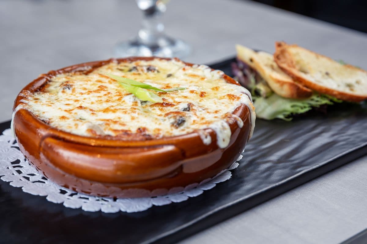 Escargots à l'ail gratinés / Escargots with Garlic au Gratin