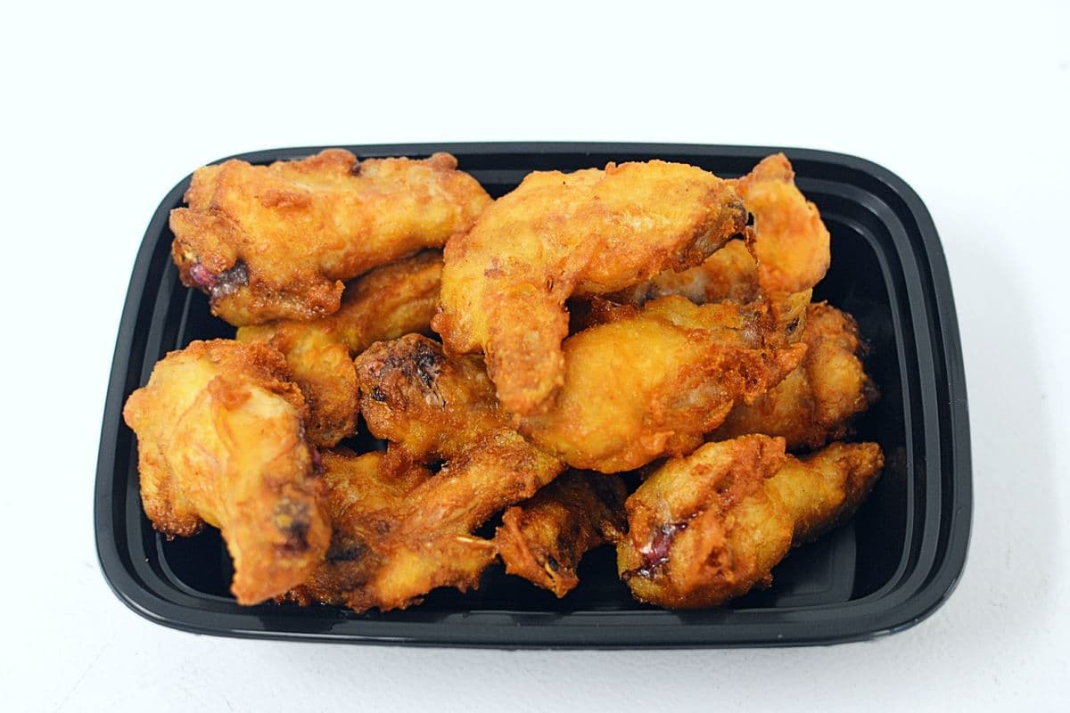 4.NEW FLAVORS! Deep-Fried Chicken Wings (10 pcs)