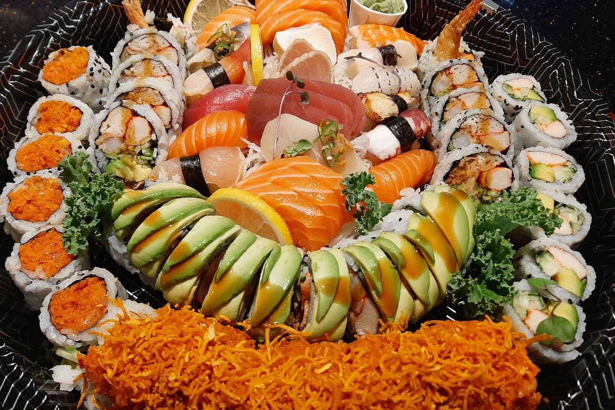 PT4 Sashimi, Nigiri, and Maki Large (66 pcs)
