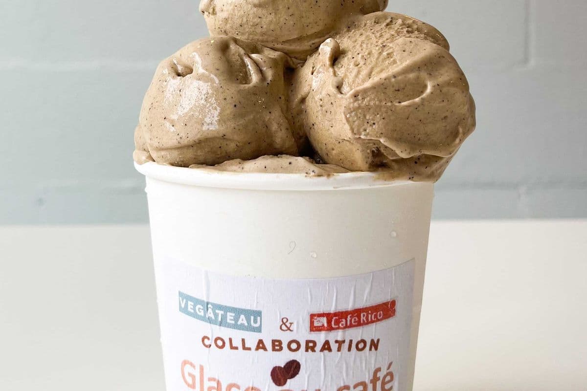 Coconut glacé au café / Coffee Iced Coconut (16 oz) (977 Cal)