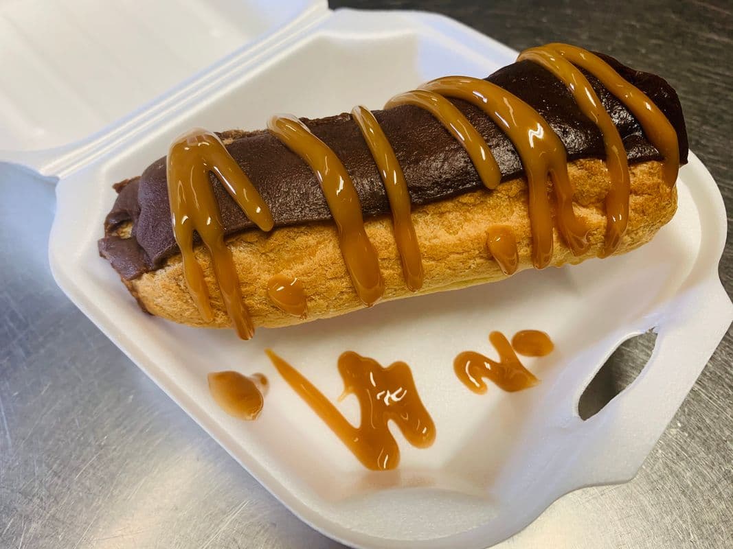 Éclair au Chocolat / Chocolate Eclair