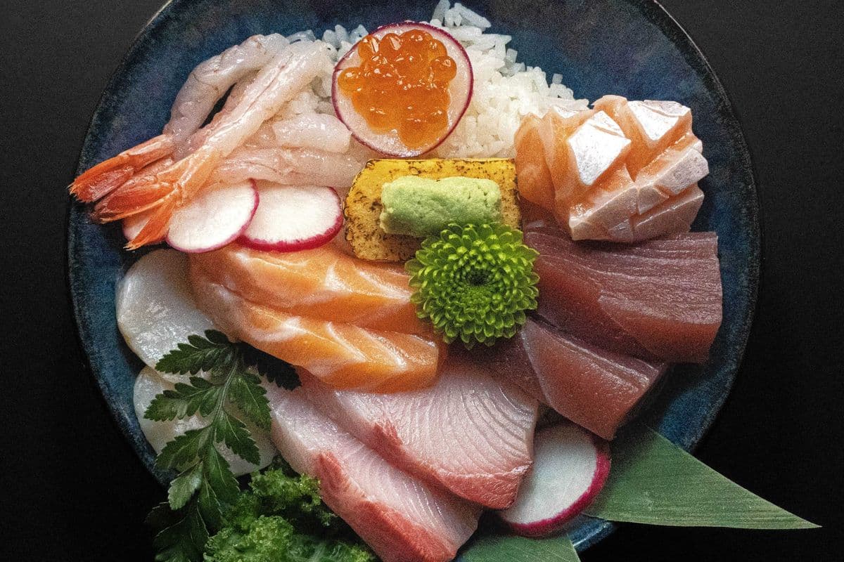 Premium Chirashi Don (16PCS)