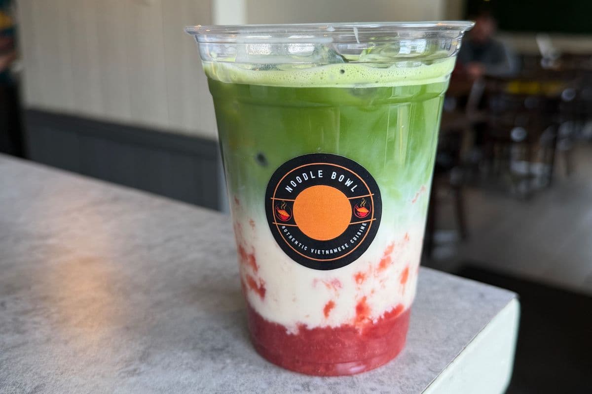 Strawberry Matcha Latte 🍓🍃 (450ml)
