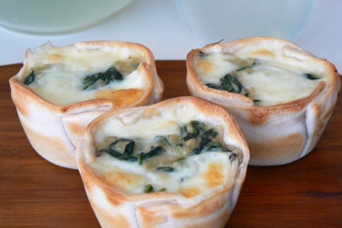 Spinach, Bechamel and Mozzarella Cheese (3 in round)