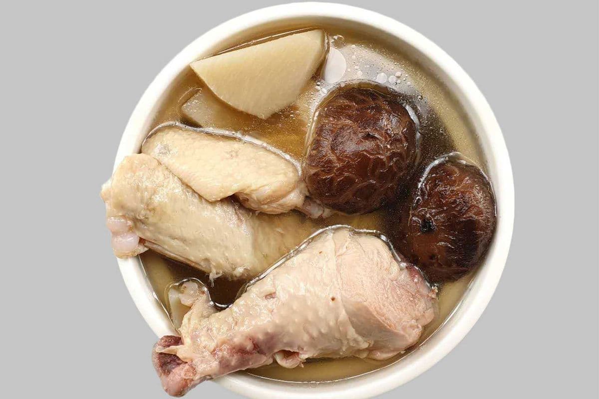 Chicken Soup with Mushroom & Bamboo Shoot 香菇竹筍雞湯