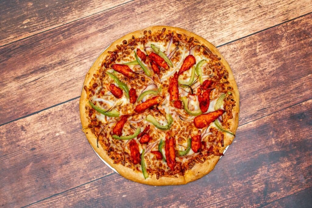Tandoori Chicken Pizza (MEDIUM 12", 8 Slices, 3 Toppings)