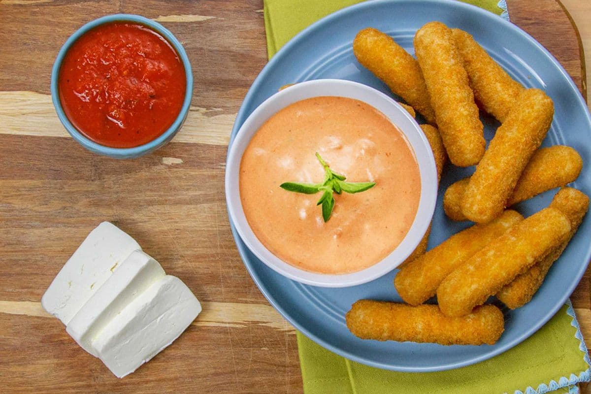 Mozzarella Cheese Sticks (10 Pieces) + Dip Sauce